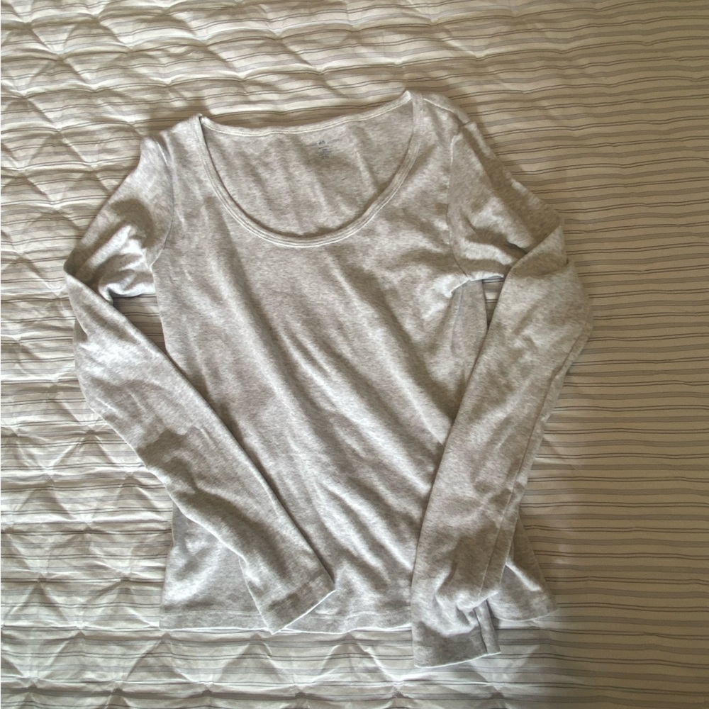 Brandy Melville long sleeve fitted gray cotton tshirt